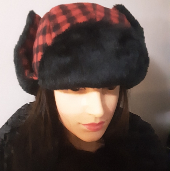 SOFT & WARM TRAPPER with FAUX FUR - Picture 2 of 7